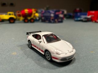 3 modellini auto: Audi, Porsche, Land Rover