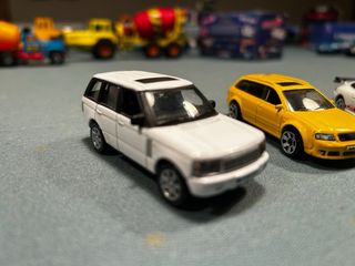 3 modellini auto: Audi, Porsche, Land Rover