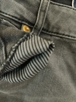 Jean Gris Marengo Massimo Dutti con Rotos