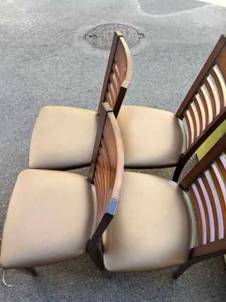 Juego de 4 sillas de madera