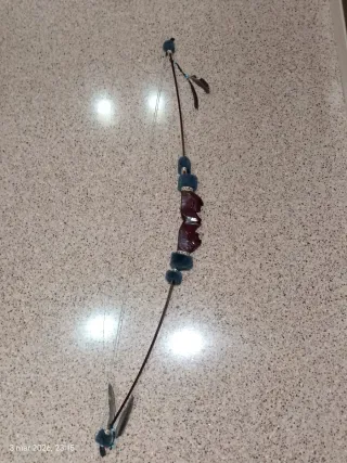 Decoración artesanal con plumas y cuentas