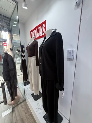 LIQUIDACION MUEBLES TIENDA ROPA