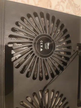 Base Refrigerante Trust Portátil dos ventiladores