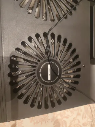 Base Refrigerante Trust Portátil dos ventiladores