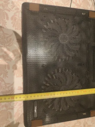 Base Refrigerante Trust Portátil dos ventiladores