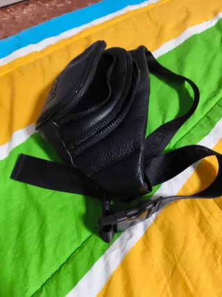 Riñonera Armani Exchange Negra