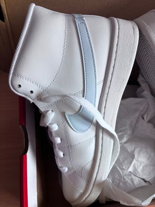 Zapatillas Nike Botín Blancas y Azules