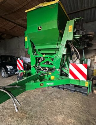 Sembradora John Deere 750A