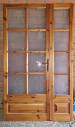 Puerta madera y cristal