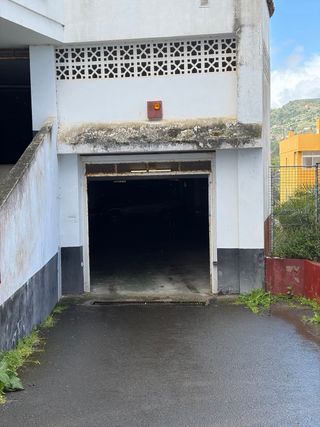Plaza de garaje en edificio comunitario en casco