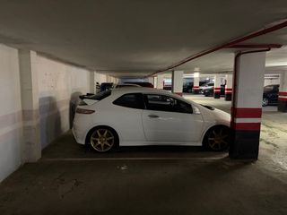 Plaza de garaje en edificio comunitario en casco
