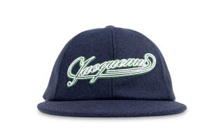 Gorra Jacquemus azul con logo verde