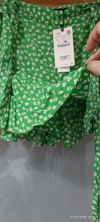 Falda pantalón mini Zara floral verde Talla L