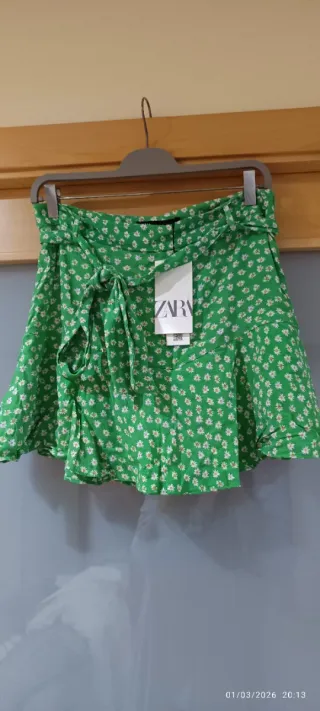 Falda pantalón mini Zara floral verde Talla L