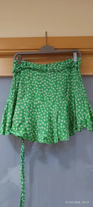 Falda pantalón mini Zara floral verde Talla L