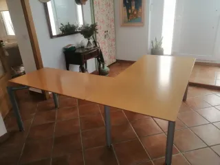Mesa de oficina madera y metal