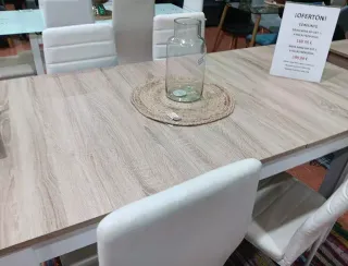 Mesa extensible y 4 sillas