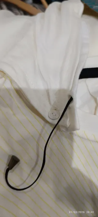 Camiseta con capucha New Caro