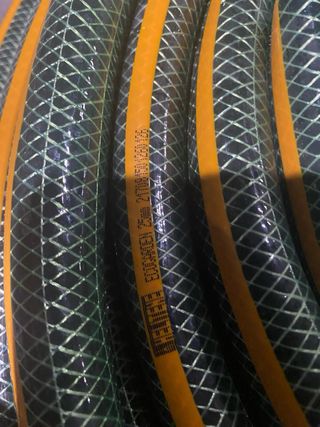 2 Rolos de mangueira jardim.