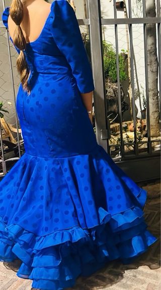 Traje de flamenca azul con lunares