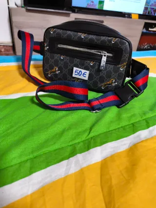 Borsa a spalla Gucci nera con cinghie