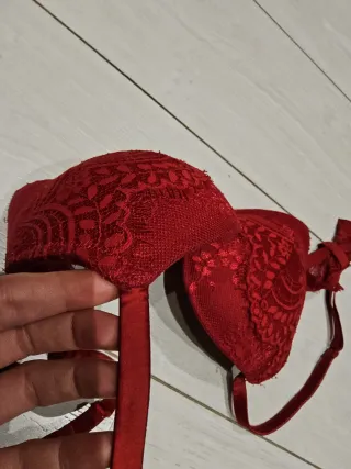 Sujetador encaje rojo relleno 90B
