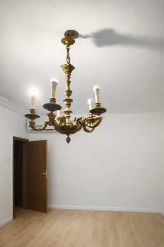 Lámpara de techo antigua de latón