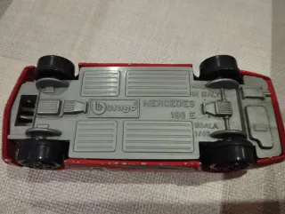 Miniatura Carro Mercedes 190E