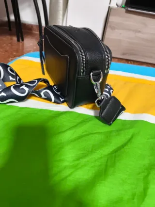 Riñonera Guess Negra