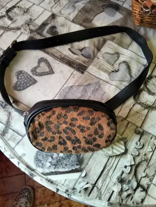 Bolso riñonera estampado leopardo