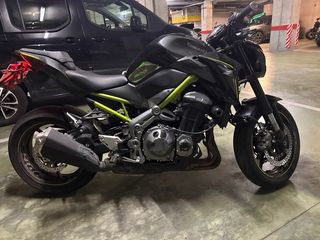 Kawasaki Z900 Negra y Verde
