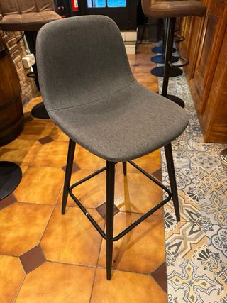 Taburete de bar gris tela y metal