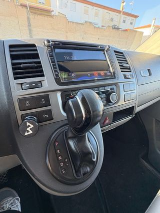 Volkswagen Caravelle 2014