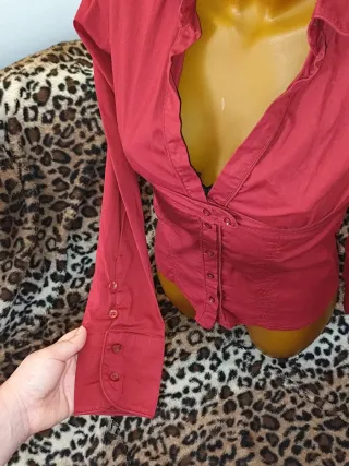 Camisa roja elegante talla S