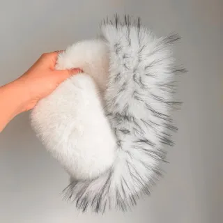 Gorro pelo sintético blanco y negro