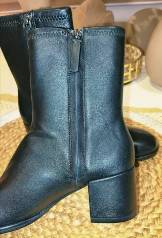 Botines Piel Negra Media Caña Talla 40