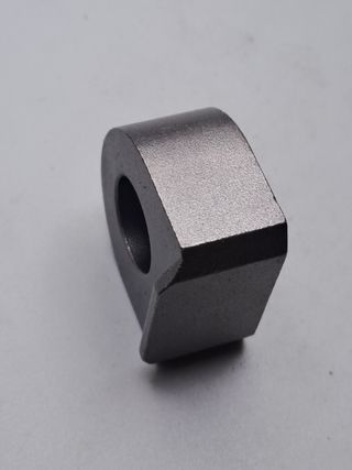 AEU2080L Abrazadera culata Range Rover VM