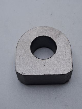 AEU2080L Abrazadera culata Range Rover VM