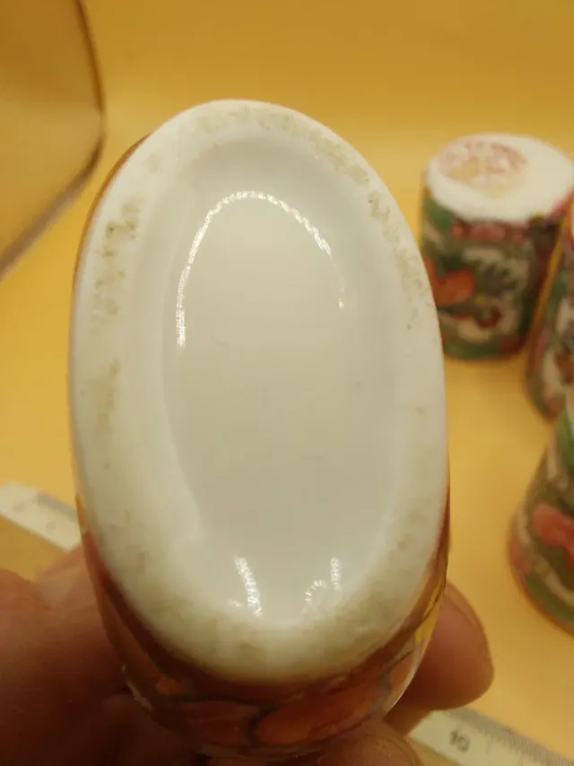 Porcelana famille rose Macao snuff bottle y botes