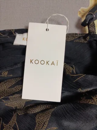Blusa Kookai negra con estampado dorado