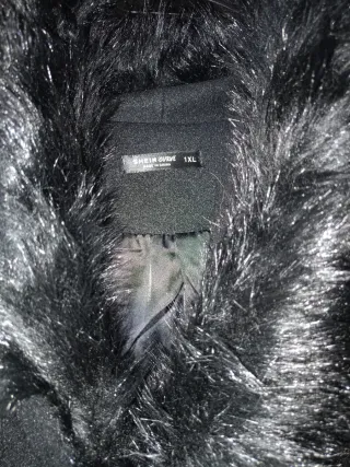 Abrigo de paño negro con cinturón