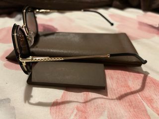 Gafas de sol Mo negras y doradas