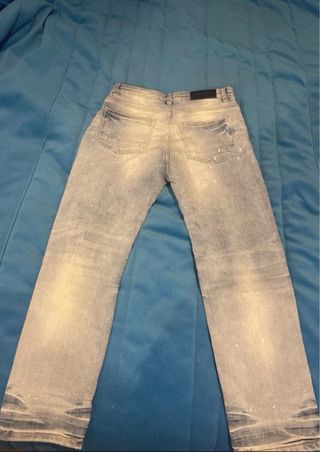 Pantalones vaqueros desgastados