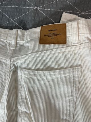 Pantalón pana blanco Stradivarius T.36