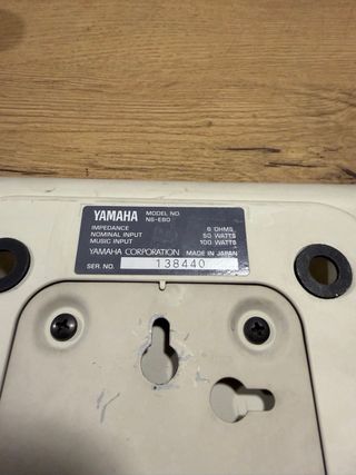 Altavoces Yamaha NS-E80