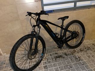 Bicicleta Eléctrica Cube Negra