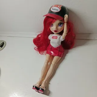 Muñeca Rainbow High con accesorios