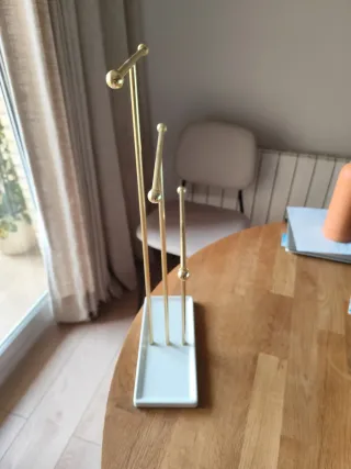 Colgador de Joyas Dorado con Bandeja