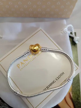 Pulsera Pandora . Lleva bolsa