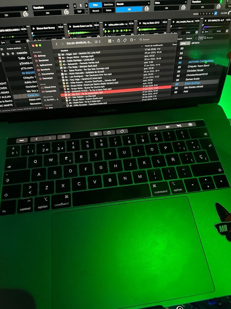 MacBook Pro 15 16GB RAM i7 6 núcleos afbeelding 2